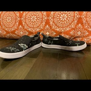 Toms 8.5 Star Wars slip ons